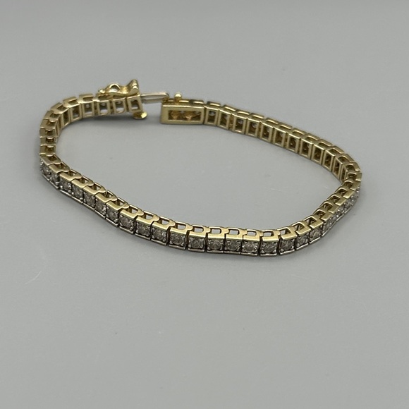 14k Gold and Natural Diamond Bracelet - Picture 5 of 5